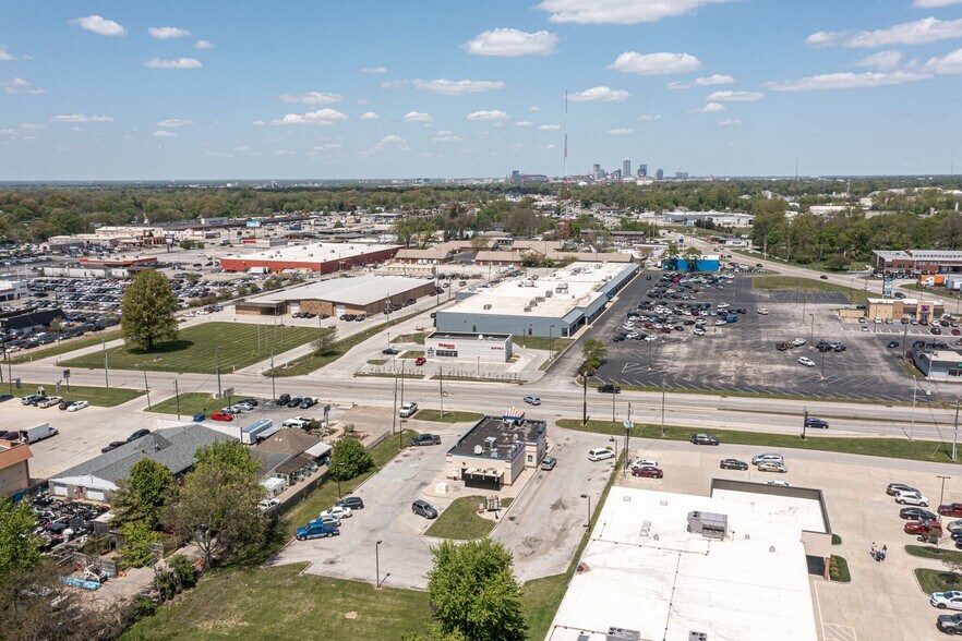 903 E Hanna Ave, Indianapolis, IN à vendre - Photo de l’immeuble – Image 2 sur 3