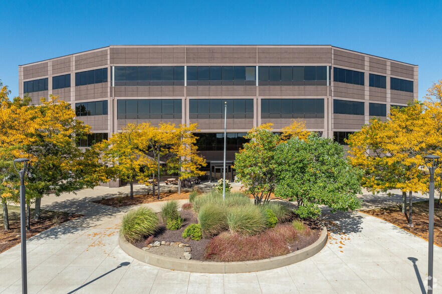 23000 Millcreek Blvd, Highland Hills, OH à louer - Photo de l’immeuble – Image 2 sur 5