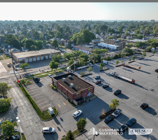 893-899 E 200th St, Euclid, OH à louer - Photo de l’immeuble – Image 2 sur 4