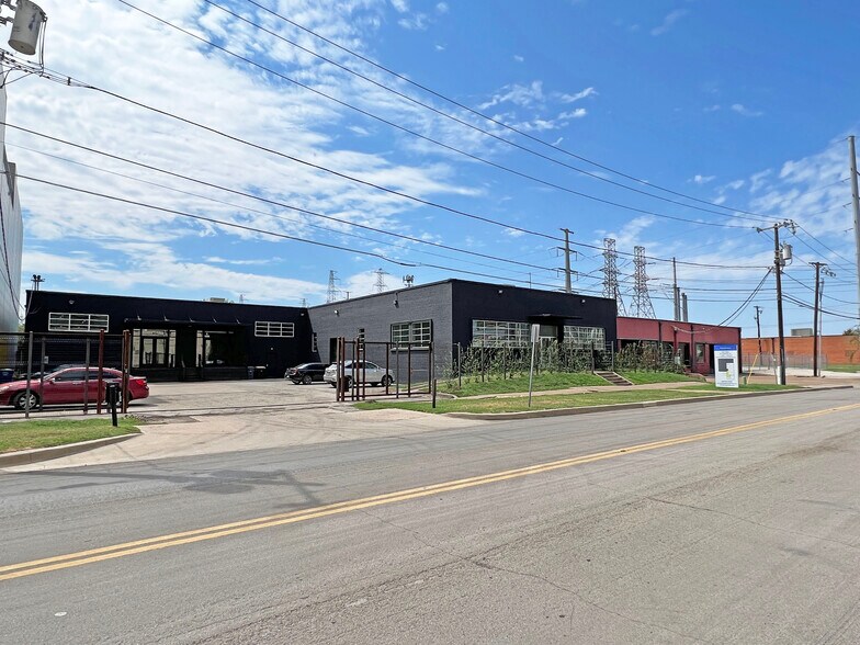 915 Slocum St, Dallas, TX à louer - Photo de l’immeuble – Image 2 sur 13