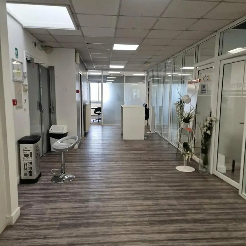 Bureau dans Sarcelles à louer Photo de l’immeuble– Image 1 sur 12