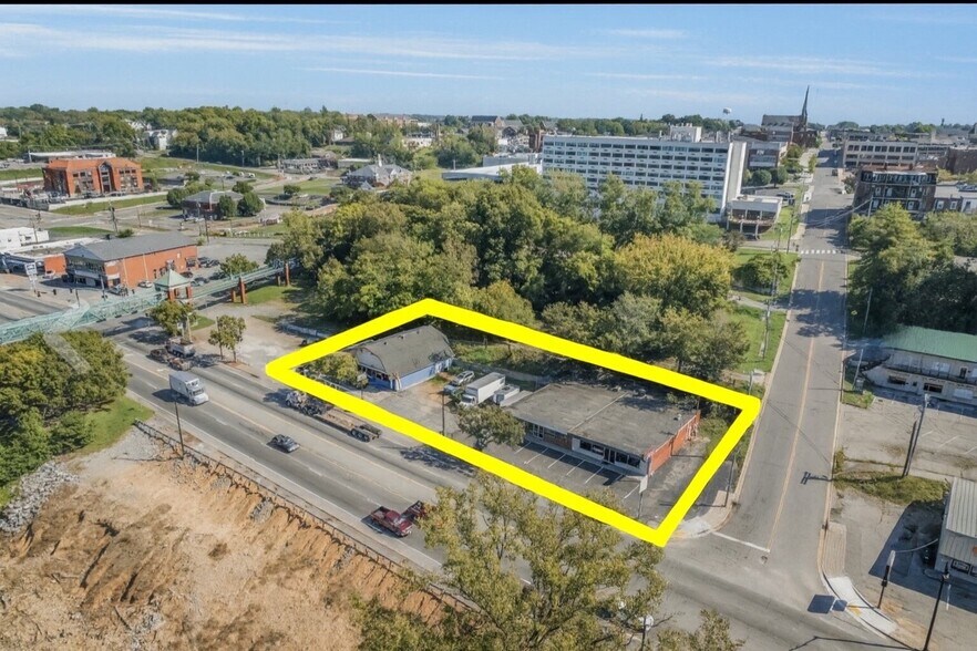 207 & 211 N Riverside Dr portefeuille de 2 biens à vendre sur LoopNet.fr - Photo de l’immeuble – Image 3 sur 24