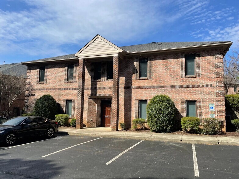 8406 Six Forks Rd, Raleigh, NC à louer - Photo de l’immeuble – Image 2 sur 2