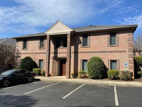 8406 Six Forks Rd, Raleigh, NC à louer Photo de l’immeuble– Image 1 sur 10