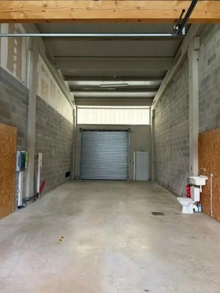 Industriel/Logistique dans Lahonce à louer - Photo intérieure – Image 3 sur 3