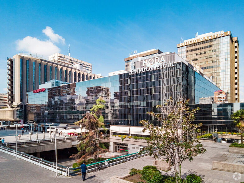 Avenida General Perón, 40, Madrid, Madrid à louer - Photo principale – Image 1 sur 15