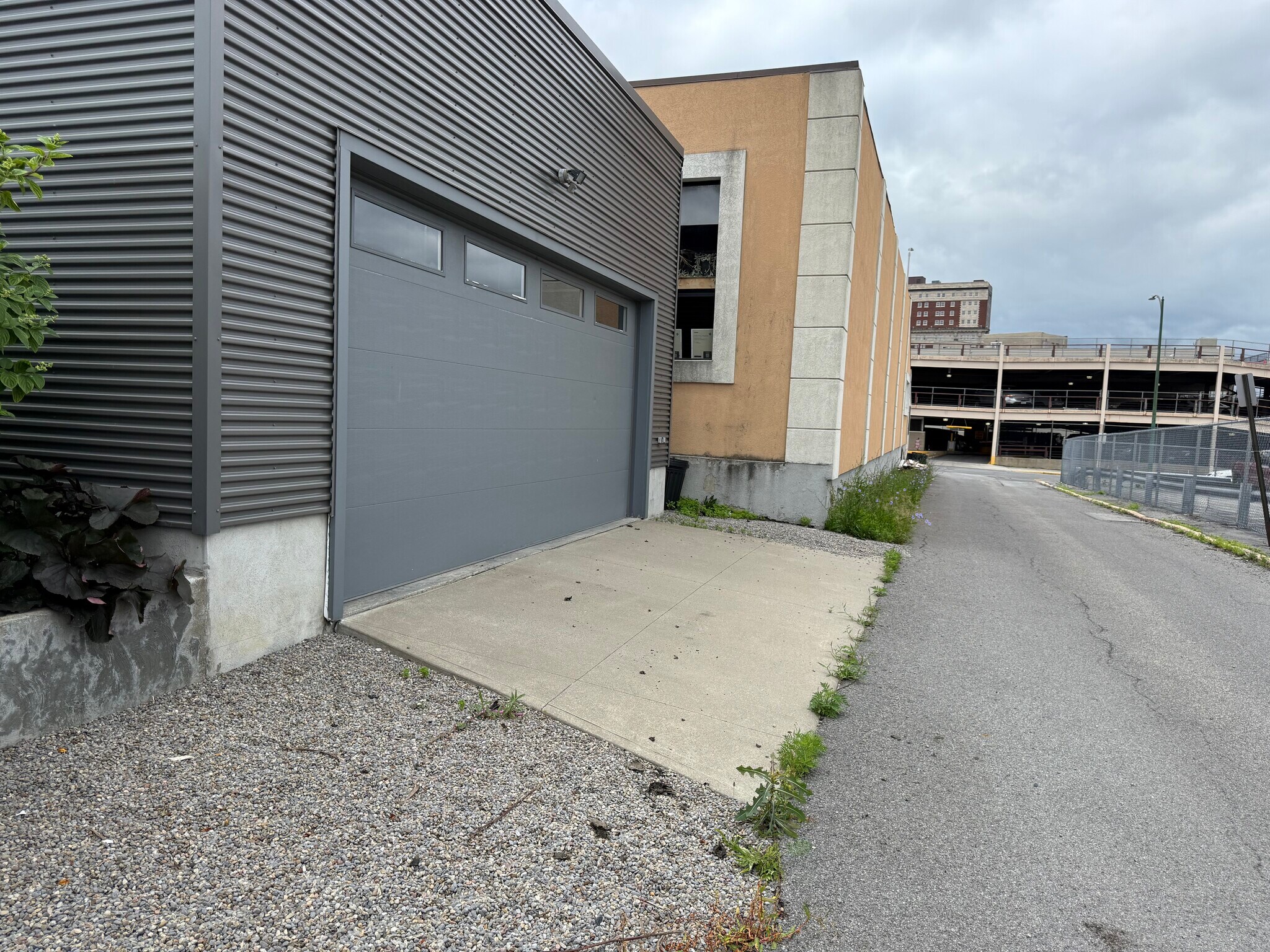 251 Bleecker St, Utica, NY à louer Photo de l’immeuble– Image 1 sur 2