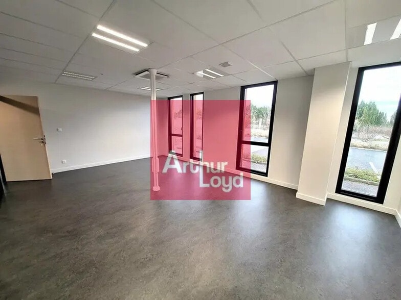 Bureau dans Châtel-Guyon à vendre - Photo intérieure – Image 2 sur 14