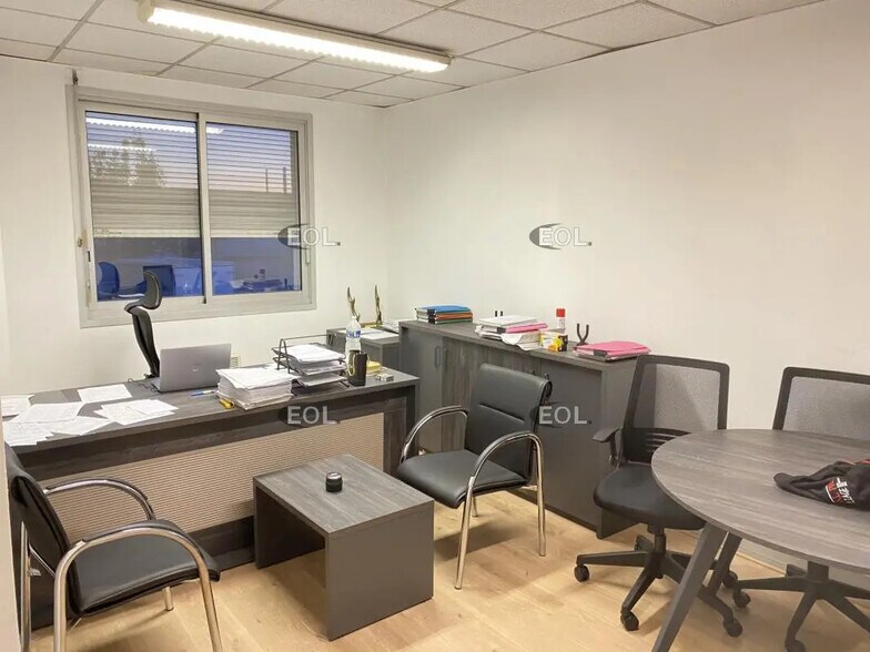 Local d’activités dans Chassieu à louer - Photo de l’immeuble – Image 2 sur 17