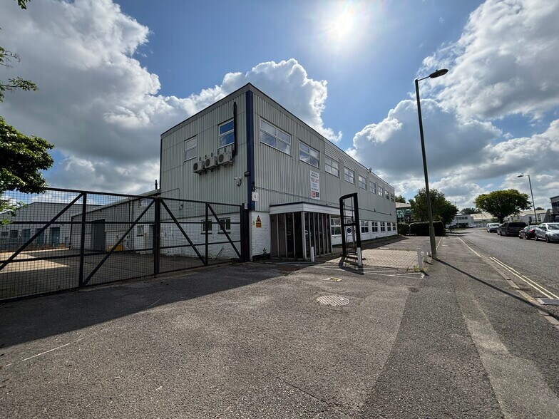 School Close, Eastleigh à vendre - Photo de l’immeuble – Image 3 sur 5