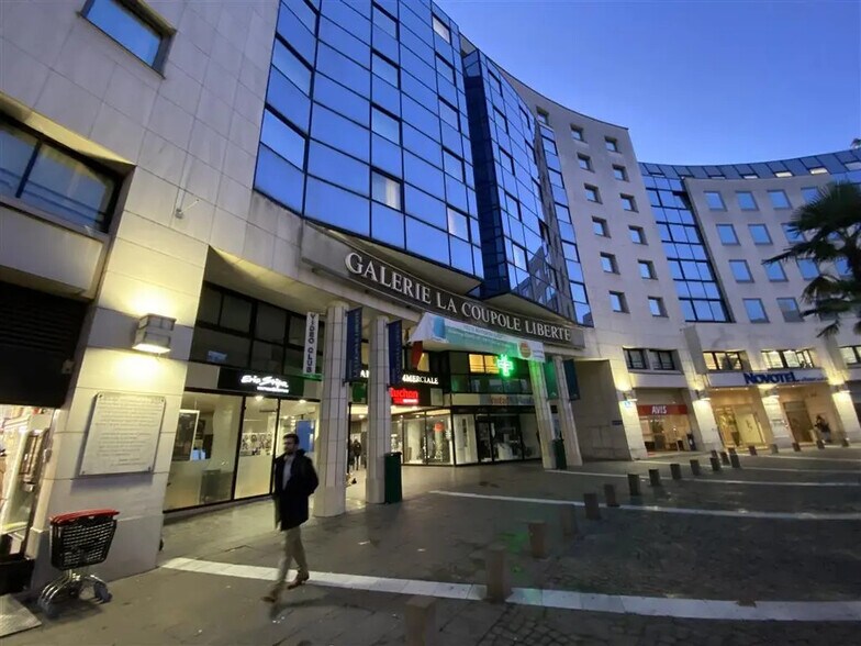Local commercial dans Charenton-le-Pont à louer - Photo de l’immeuble – Image 1 sur 5