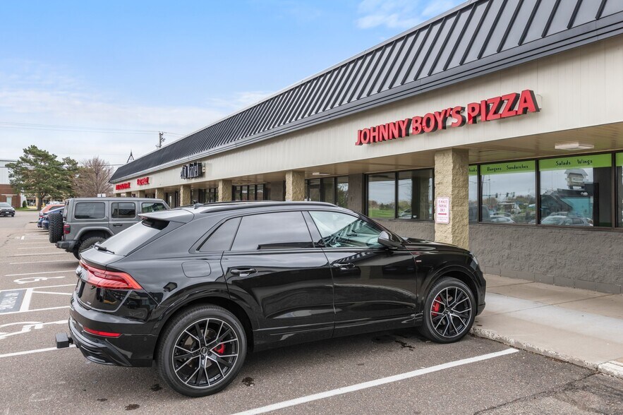 8401-8471 W Broadway Ave, Brooklyn Park, MN à louer - Photo de l’immeuble – Image 2 sur 7