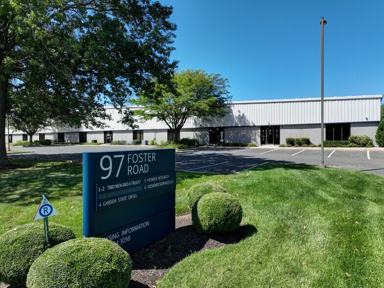 97 Foster Rd, Moorestown, NJ à louer - Photo de l’immeuble – Image 1 sur 2