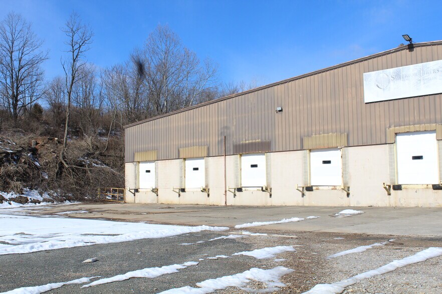 9702 Iron Point Rd SE, Shawnee, OH à louer - Photo de l’immeuble – Image 2 sur 5