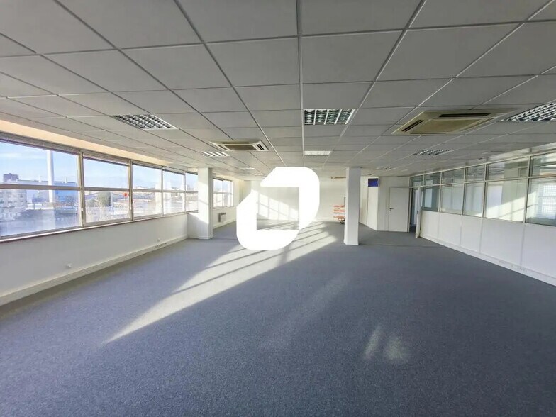 Bureau dans Alfortville à louer - Photo de l’immeuble – Image 2 sur 6