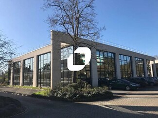 Plus de détails pour 4 Rue Hélène Boucher, Guyancourt - Bureau à louer