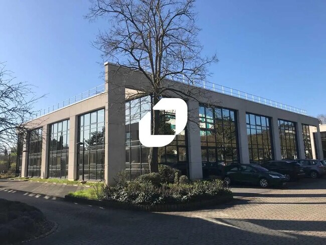 Plus de détails pour 4 Rue Hélène Boucher, Guyancourt - Bureau à louer