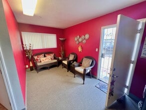 4455 Twain Ave, San Diego, CA à louer Photo intérieure– Image 2 sur 9