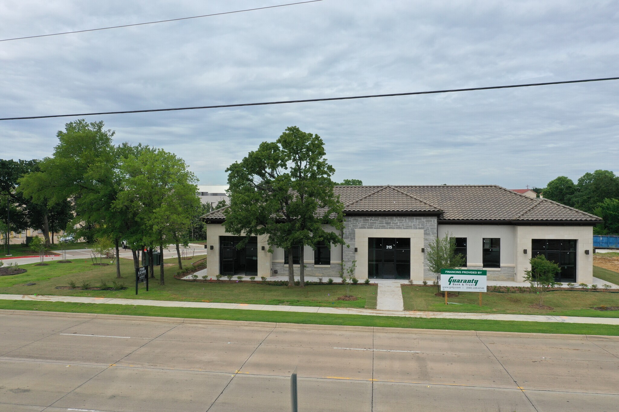 305 S Nolen Dr, Southlake, TX à louer Photo de l’immeuble– Image 1 sur 10