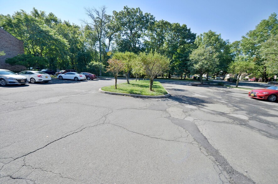 55 Old Nyack Tpke, Nanuet, NY à vendre - Photo intérieure – Image 3 sur 5