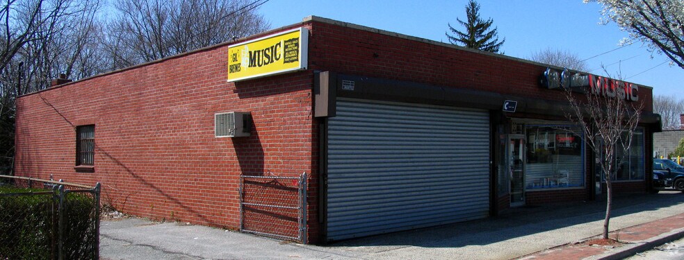 1858-1866 Deer Park Ave, Deer Park, NY à vendre - Photo de l’immeuble – Image 3 sur 8