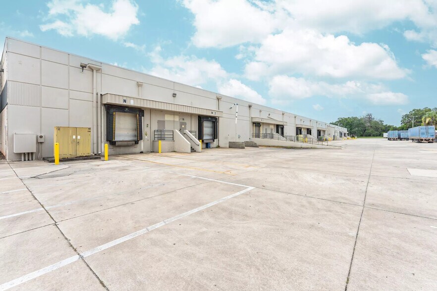 5200-5225 Region Ct, Lakeland, FL à louer - Photo de l’immeuble – Image 3 sur 6