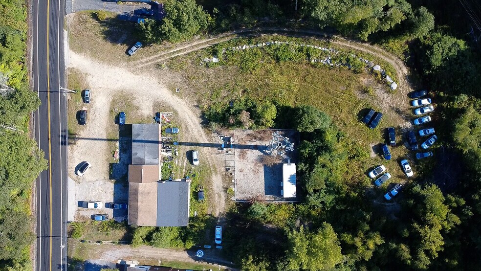 347 Riverside Dr, North Grosvenordale, CT à vendre - Photo principale – Image 2 sur 46