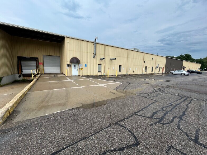 1000 Industrial Pky, Elkhart, IN à louer - Photo de l’immeuble – Image 2 sur 11