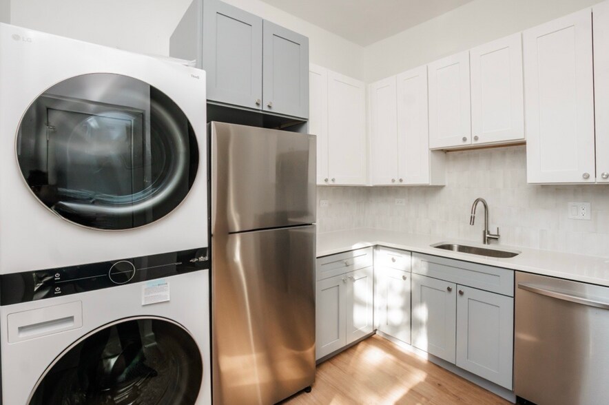2028 N Oakley Ave, Chicago, IL à vendre - Photo principale – Image 1 sur 34