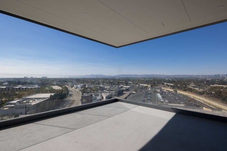 6181 W Centinela Ave, Culver City, CA à louer - Photo de l’immeuble – Image 2 sur 27