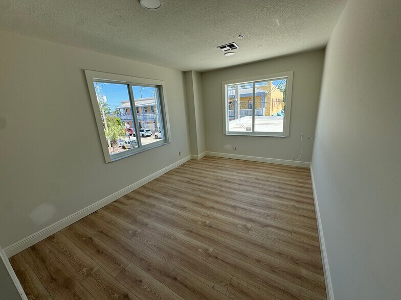 1 SW Osceola St, Stuart, FL à louer - Photo de l’immeuble – Image 2 sur 7