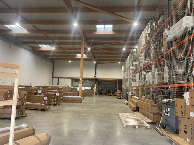 Plus de détails pour Bureau, Industriel/Logistique à louer