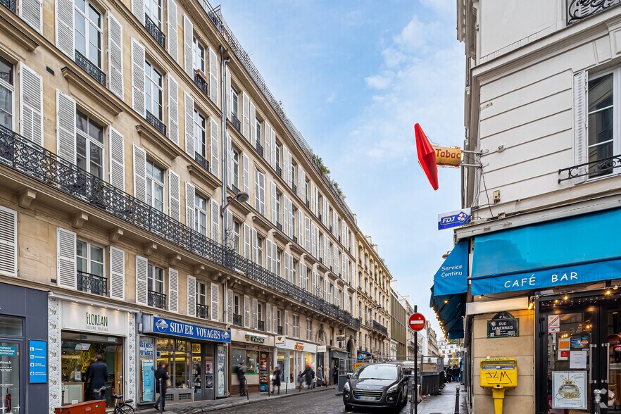 Rue Washington, Paris à vendre - Photo de l’immeuble – Image 2 sur 3