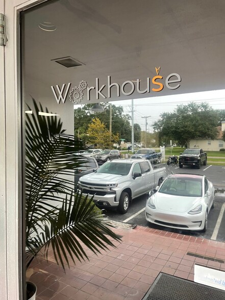 6818-6824 S Manhattan Ave, Tampa, FL à louer - Photo de l’immeuble – Image 2 sur 24