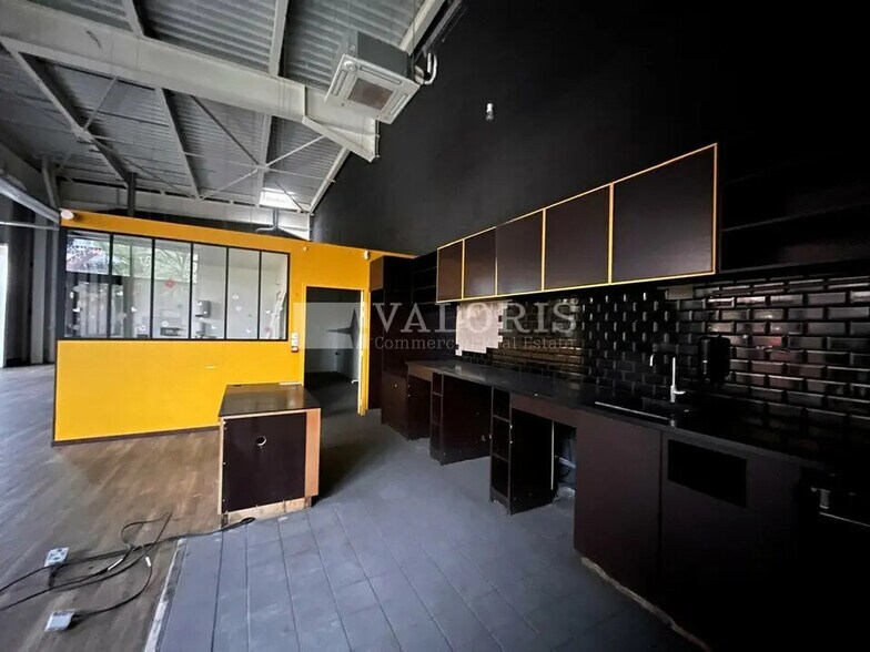 Local commercial dans Arles à louer - Photo de l’immeuble – Image 3 sur 14