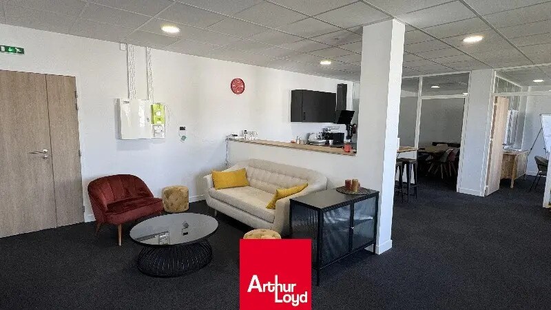 Bureau dans Genay à louer Photo de l’immeuble– Image 1 sur 5