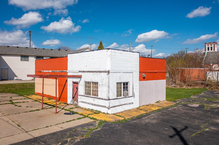 180 Orchard Lake Rd, Pontiac, MI à vendre - Photo de l’immeuble – Image 3 sur 13