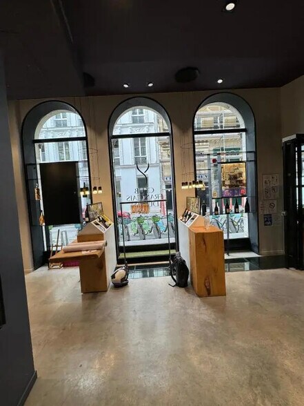 Local commercial dans Paris à louer - Photo de l’immeuble – Image 2 sur 17