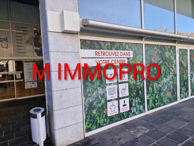 Local commercial dans Mandelieu-la-Napoule à louer - Photo de l’immeuble – Image 1 sur 6