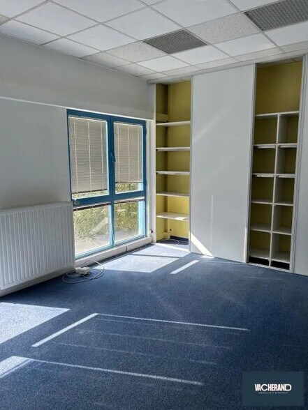 Bureau dans Templemars à louer - Photo de l’immeuble – Image 2 sur 5