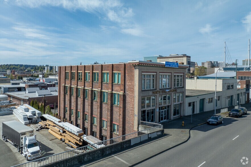 2210 Hewitt Ave, Everett, WA à louer - Photo de l’immeuble – Image 1 sur 5