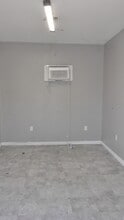 7115 Satsuma Dr, Houston, TX à louer Photo intérieure– Image 2 sur 13