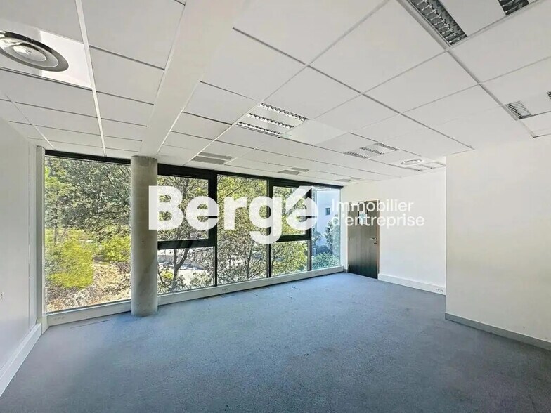 Bureau dans Mougins à louer - Photo de l’immeuble – Image 3 sur 23