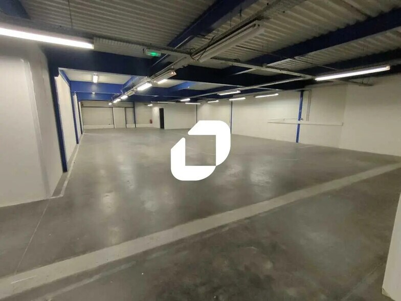 Local d’activités dans Domont à louer - Photo intérieure – Image 1 sur 9