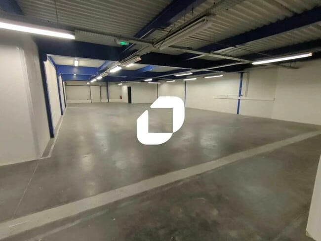 Plus de détails pour Local d'activités à louer