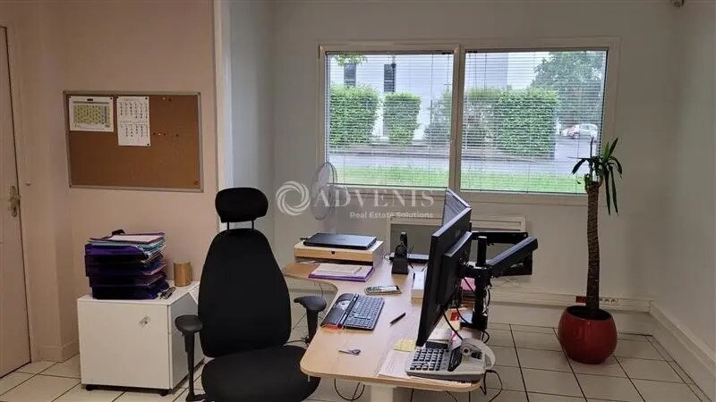 Local d’activités dans La Chapelle-sur-Erdre à louer - Photo de l’immeuble – Image 1 sur 9