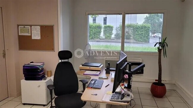 Plus de détails pour Local d'activités à louer