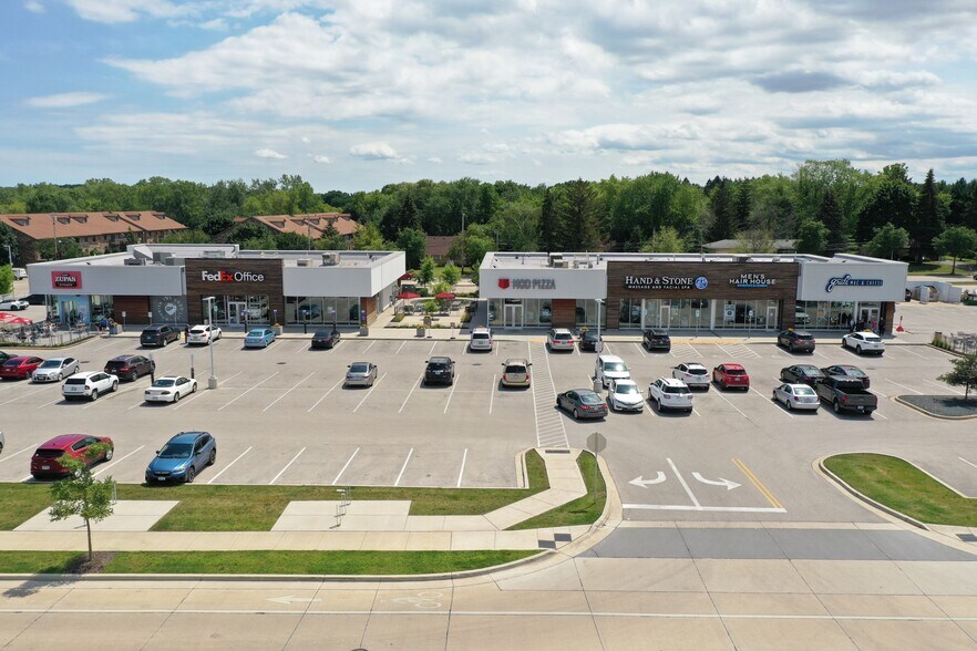 8775-8871 West Sura Ln, Greenfield, WI à louer - Photo de l’immeuble – Image 2 sur 13