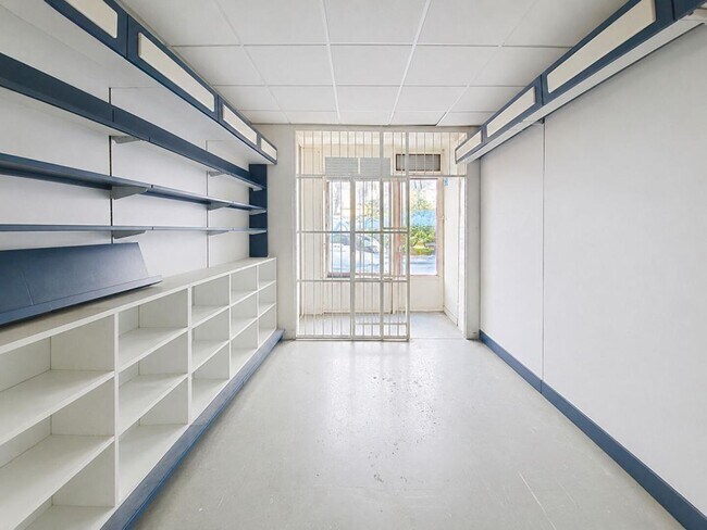 Plus de détails pour Local commercial à vendre