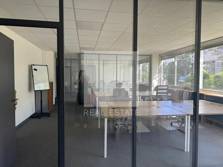 Bureau dans Villeurbanne à louer - Photo de l’immeuble – Image 2 sur 12